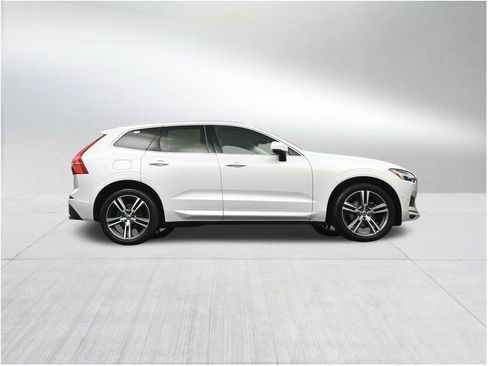 Used 2018 Volvo XC60 T5 Momentum w/ Vision Package AWD/4WD image 31