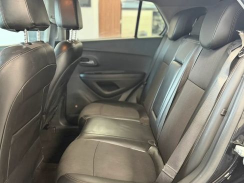 Used 2020 Chevrolet Trax LT w/ LT Convenience Package FWD image 13