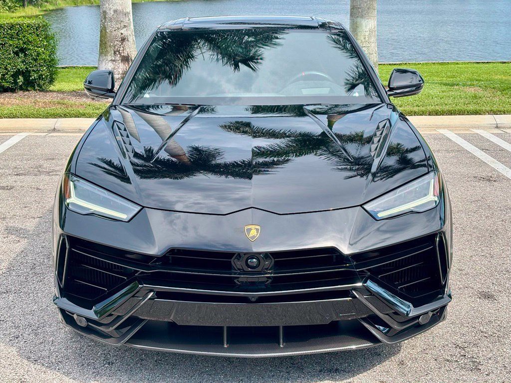 Used 2024 Lamborghini Urus Performante AWD/4WD image 2