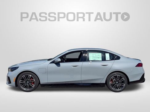 New 2027 BMW 550e xDrive AWD/4WD image 2