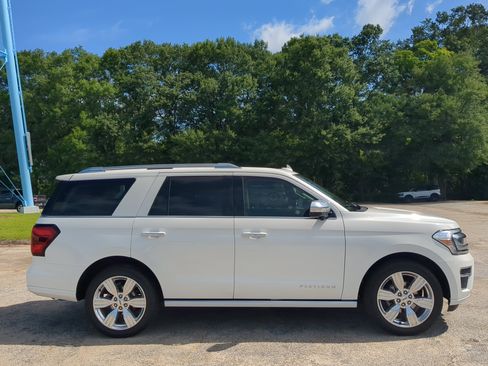 Certified 2023 Ford Expedition Platinum AWD/4WD image 2