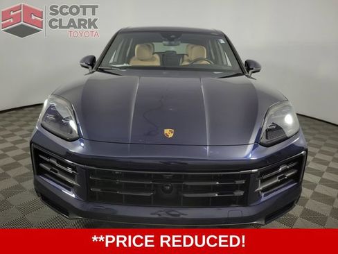 Used 2025 Porsche Cayenne AWD/4WD image 2