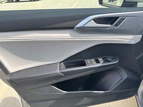 New 2026 Volkswagen Taos SE FWD image 12