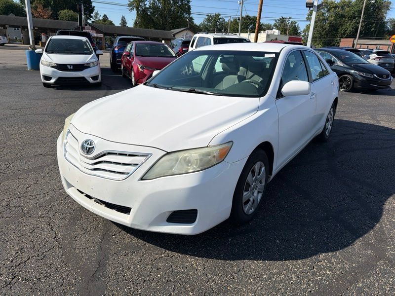 Used 2011 Toyota Camry LE FWD image 3