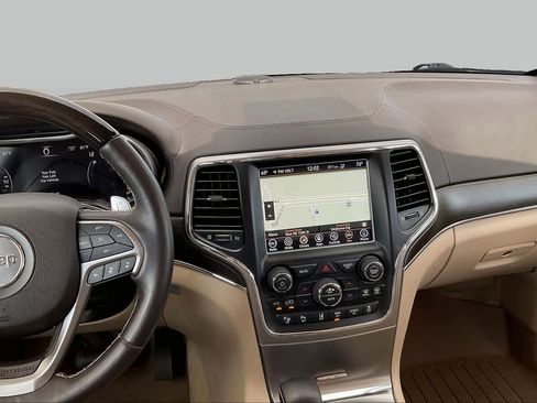 Used 2018 Jeep Grand Cherokee Overland AWD/4WD image 8