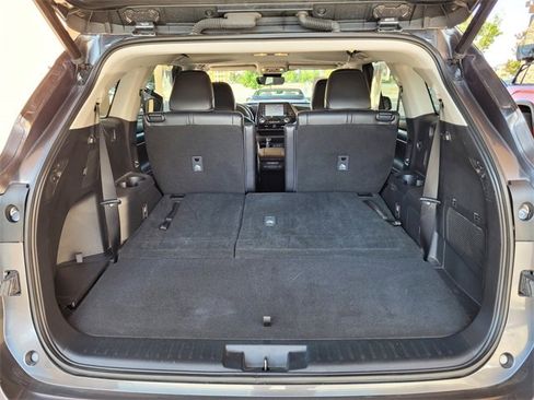 Certified 2022 Toyota Highlander XLE image 33