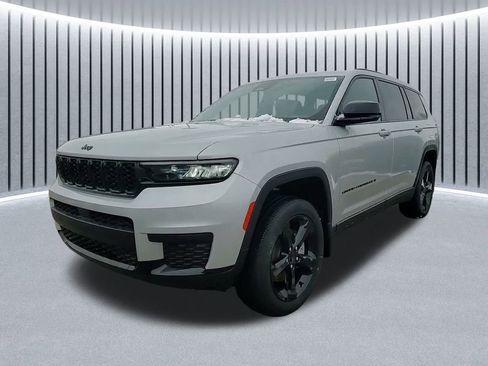 New 2025 Jeep Grand Cherokee L Altitude image 18