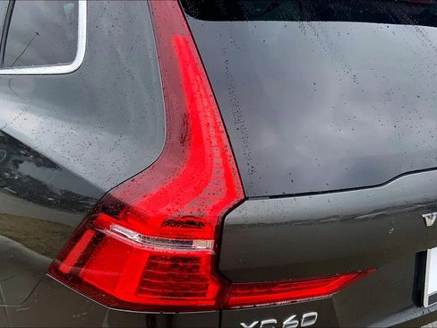 Used 2022 Volvo XC60 B5 Inscription w/ Advanced Package image 28