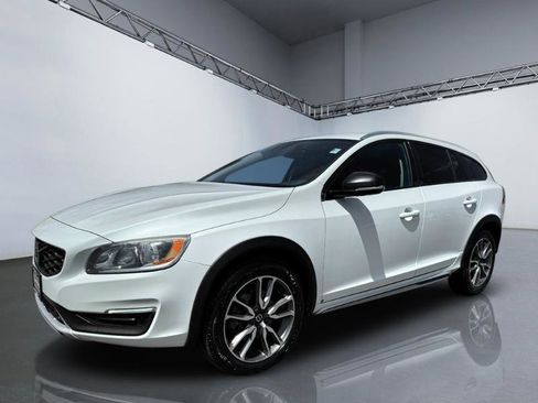 Used 2017 Volvo V60 T5 Cross Country w/ Climate Package AWD/4WD image 11