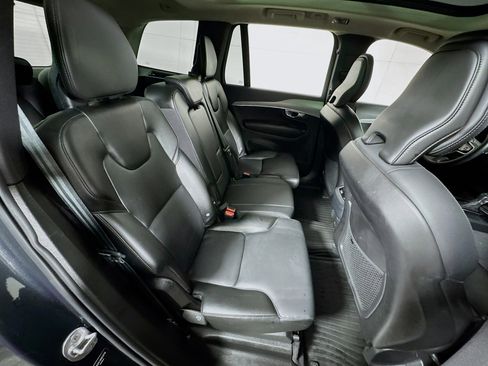 Used 2022 Volvo XC90 T5 Momentum image 28