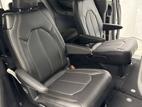 New 2026 Chrysler Pacifica Select image 29