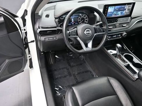 Used 2025 Nissan Altima 2.5 SR w/ SR Premium Package FWD image 15