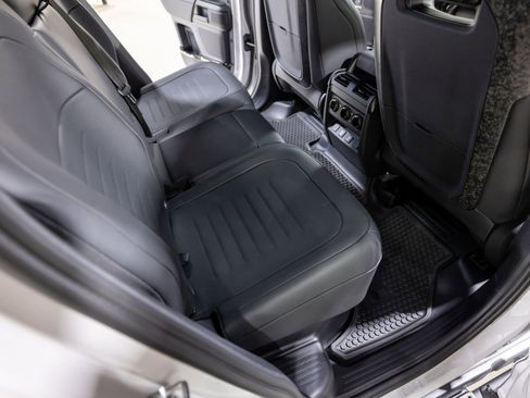 Used 2026 Land Rover Defender 110 OCTA image 38