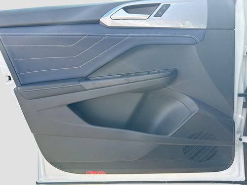 New 2026 Volkswagen Taos SEL image 21