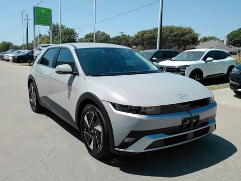 Used 2025 Hyundai Ioniq 5 SE RWD image 4