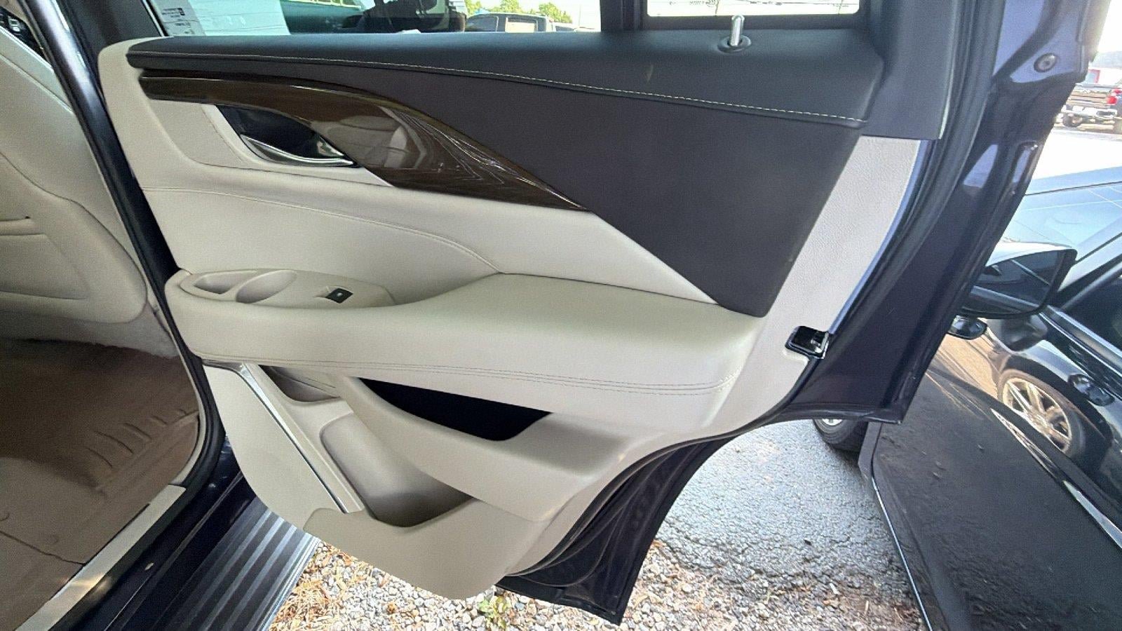 Used 2020 Cadillac Escalade Luxury RWD image 19
