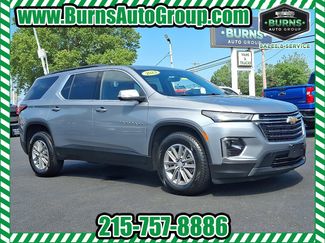 Used 2023 Chevrolet Traverse LT image 1