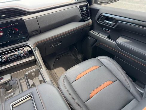 Used 2022 GMC Sierra 1500 AT4 w/ AT4 Preferred Package AWD/4WD image 15