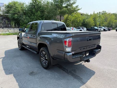 Used 2022 Toyota Tacoma TRD Sport AWD/4WD image 3