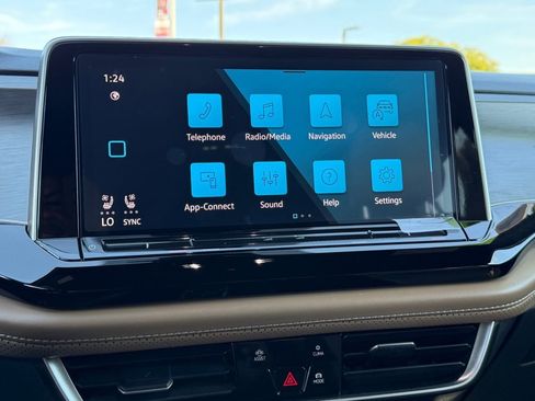 Used 2024 Volkswagen Atlas Cross Sport SE image 21