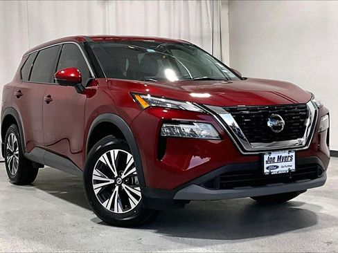 Used 2021 Nissan Rogue SV image 1