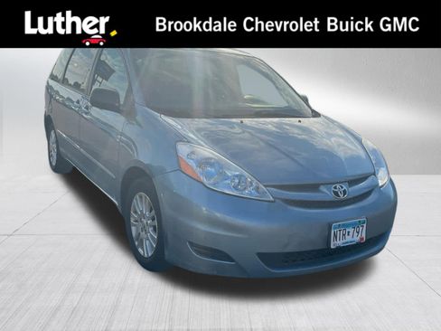 Used 2010 Toyota Sienna LE FWD image 1