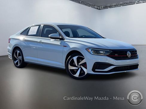 Used 2019 Volkswagen Jetta GLI image 2