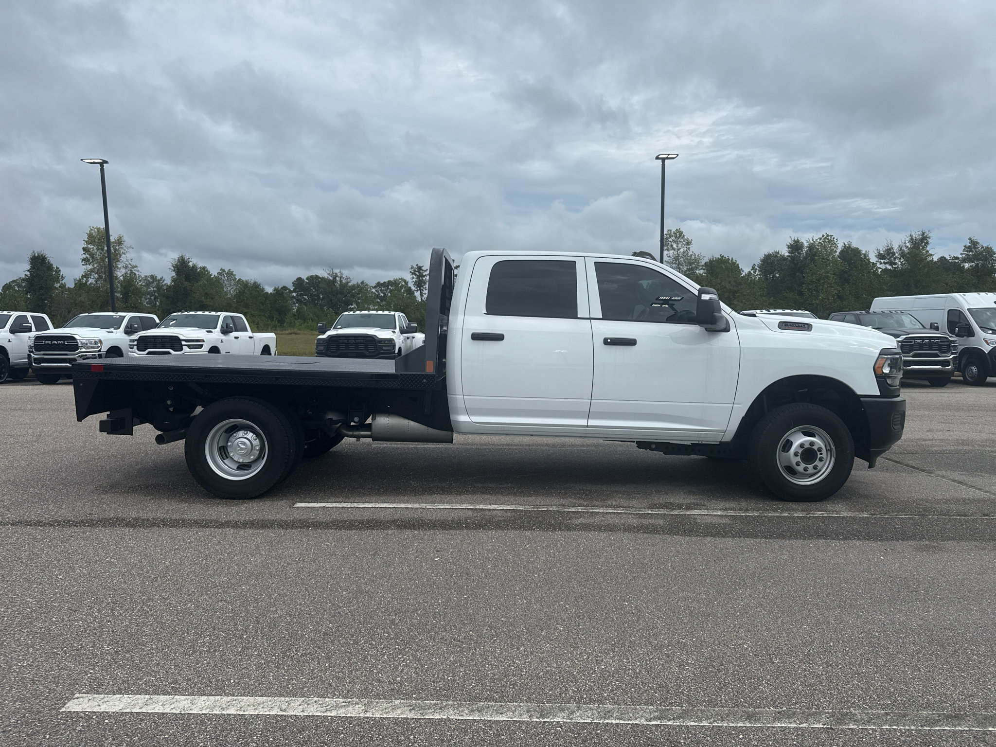 New 2024 RAM 3500 Tradesman w/ Convenience Group AWD/4WD image 6