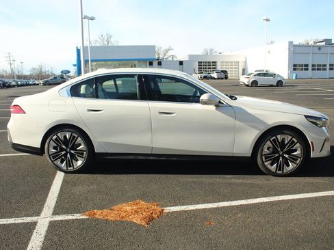New 2026 BMW 530i xDrive w/ Premium Package AWD/4WD image 11