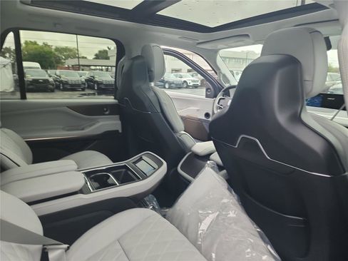 New 2026 Lincoln Navigator L Black Label w/ Black Label Special Edition image 27