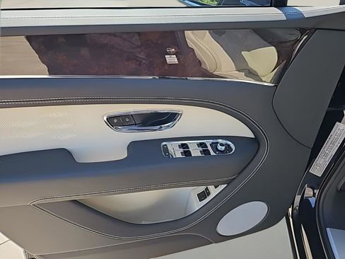 New 2024 Bentley Bentayga Extended Wheelbase image 15