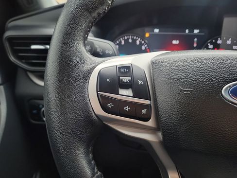 Used 2023 Ford Explorer XLT image 25