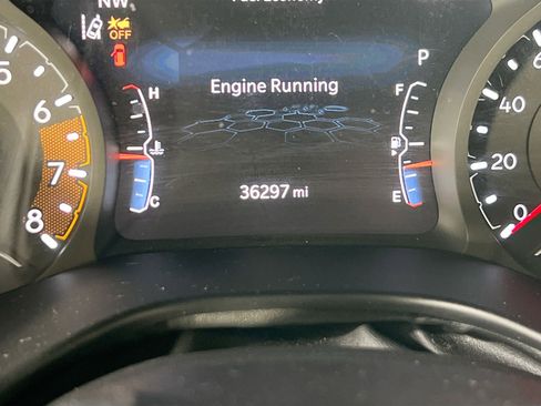 Used 2023 Jeep Compass Trailhawk AWD/4WD image 12