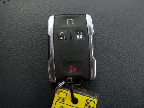 Used 2021 Chevrolet Colorado Z71 w/ Safety Package AWD/4WD image 32