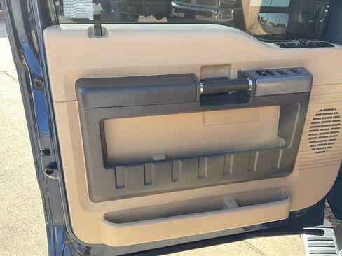 Used 2016 Ford F250 Lariat w/ Lariat Ultimate Package AWD/4WD image 9
