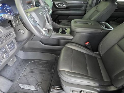 Used 2022 Chevrolet Tahoe Z71 w/ Z71 Off-Road Package AWD/4WD image 6