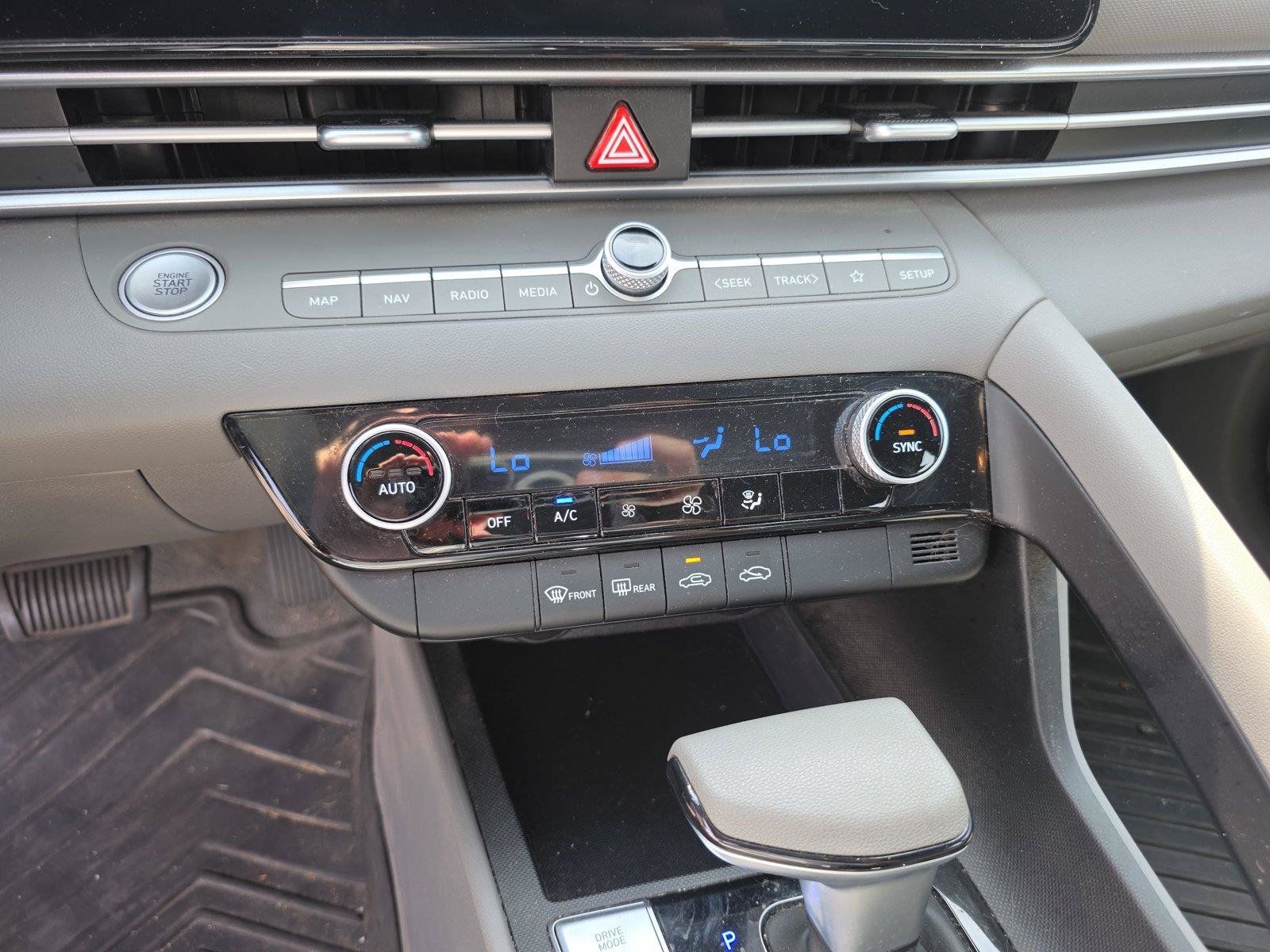 Certified 2024 Hyundai Elantra SEL FWD image 26