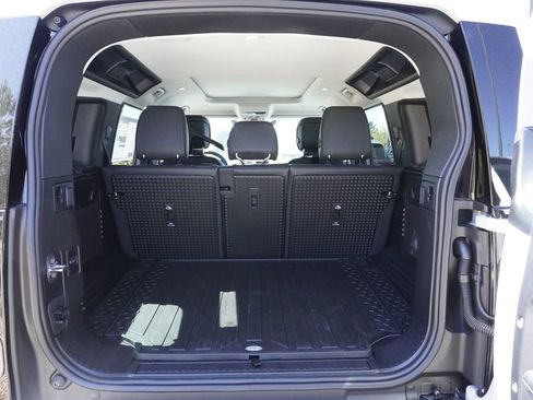 New 2026 Land Rover Defender 110 X-Dynamic SE AWD/4WD image 31