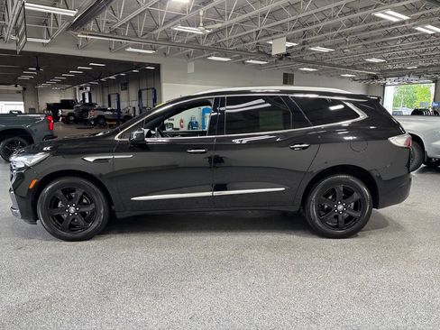 Used 2023 Buick Enclave Essence w/ Sport Touring Edition AWD/4WD image 4