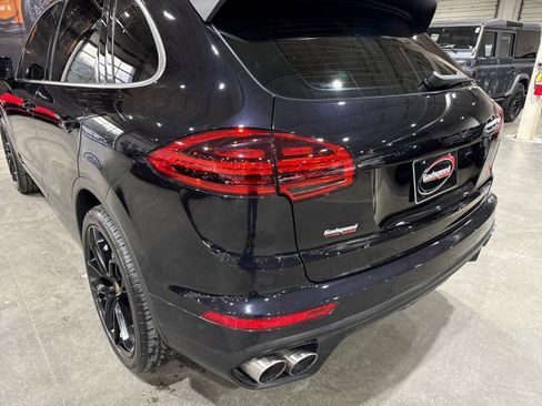 Used 2015 Porsche Cayenne S image 42