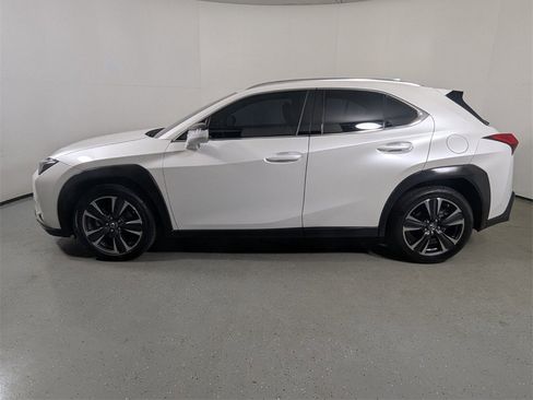Used 2022 Lexus UX 200 image 4