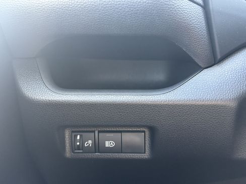 Used 2025 Toyota RAV4 LE AWD/4WD image 40