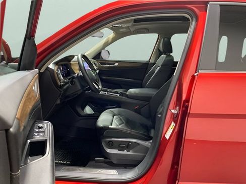 Used 2024 Volkswagen Atlas SE w/ Panoramic Sunroof Package AWD/4WD image 11