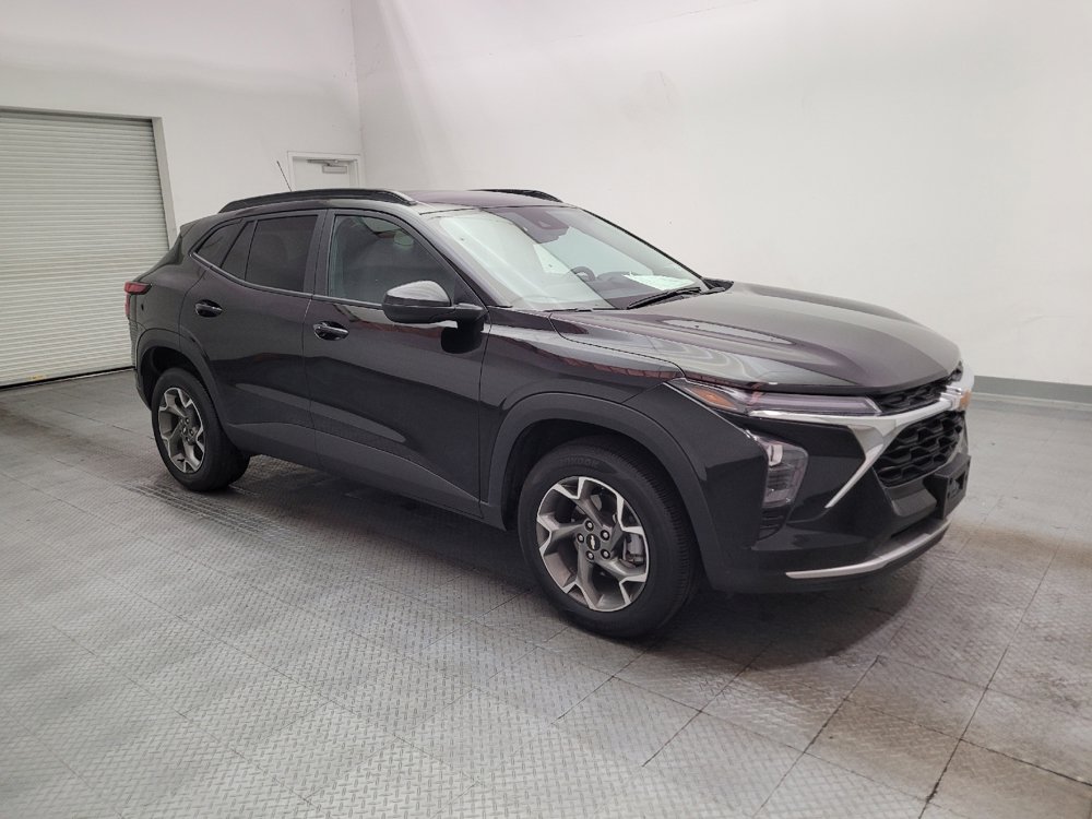 Used 2025 Chevrolet Trax LT w/ LT Convenience Package FWD image 11