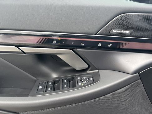 Used 2025 BMW i5 eDrive40i w/ Premium Package image 17