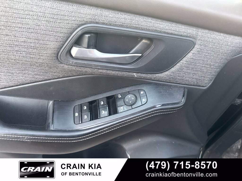 Used 2021 Nissan Rogue SV FWD image 14