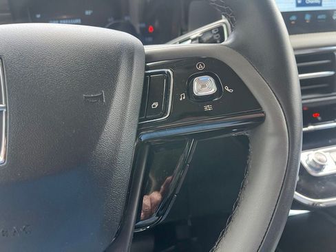 Certified 2025 Lincoln Corsair AWD image 30
