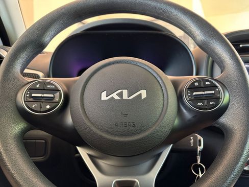 Used 2025 Kia Soul LX w/ LX Technology Package FWD image 25