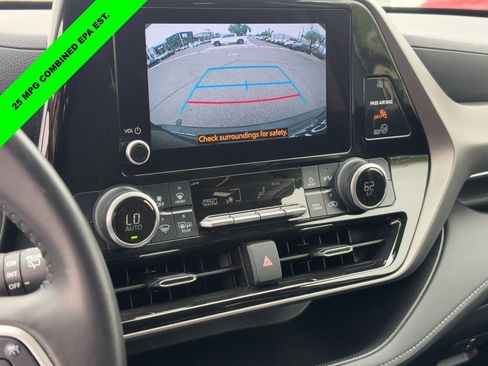 Used 2024 Toyota Highlander LE FWD image 23