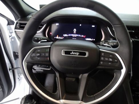 Certified 2023 Jeep Grand Cherokee Altitude image 6